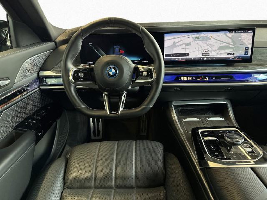 BMW i7