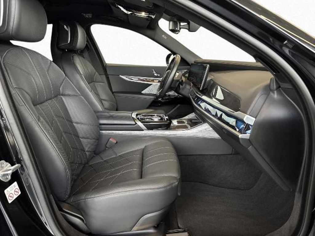 BMW i7