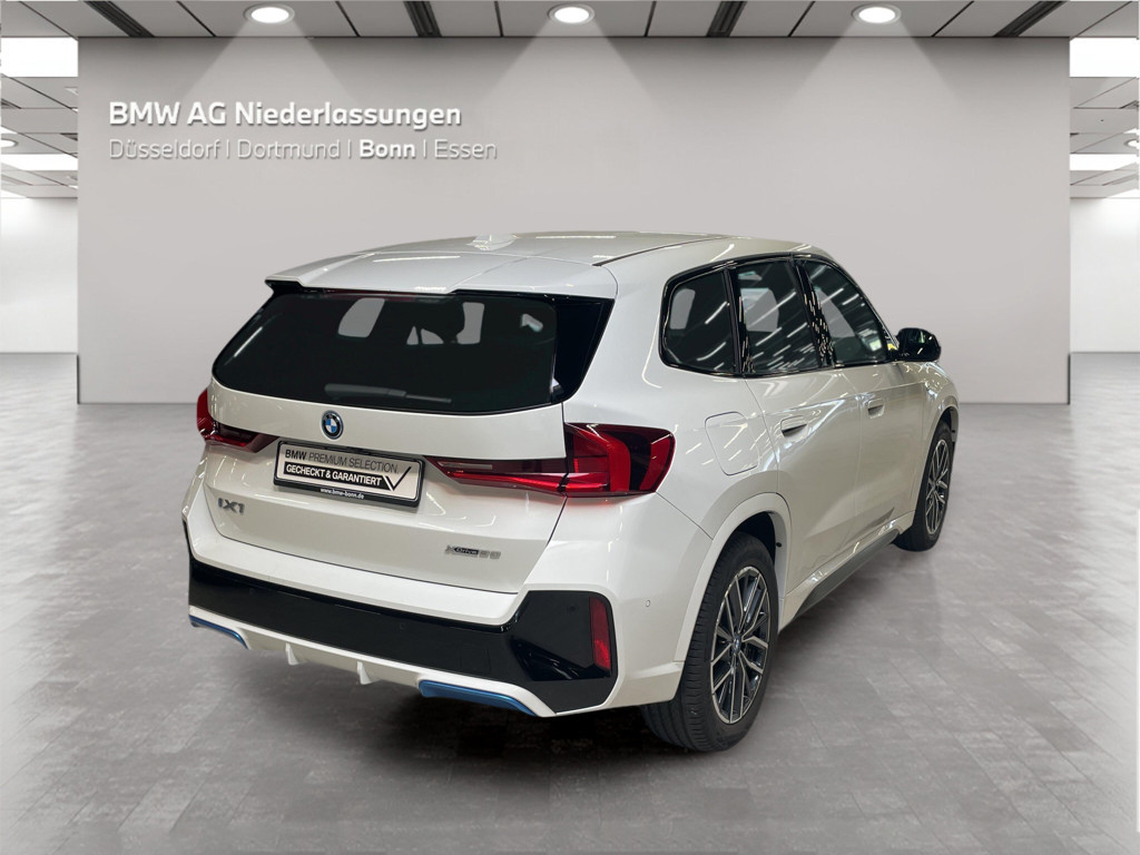 BMW iX1