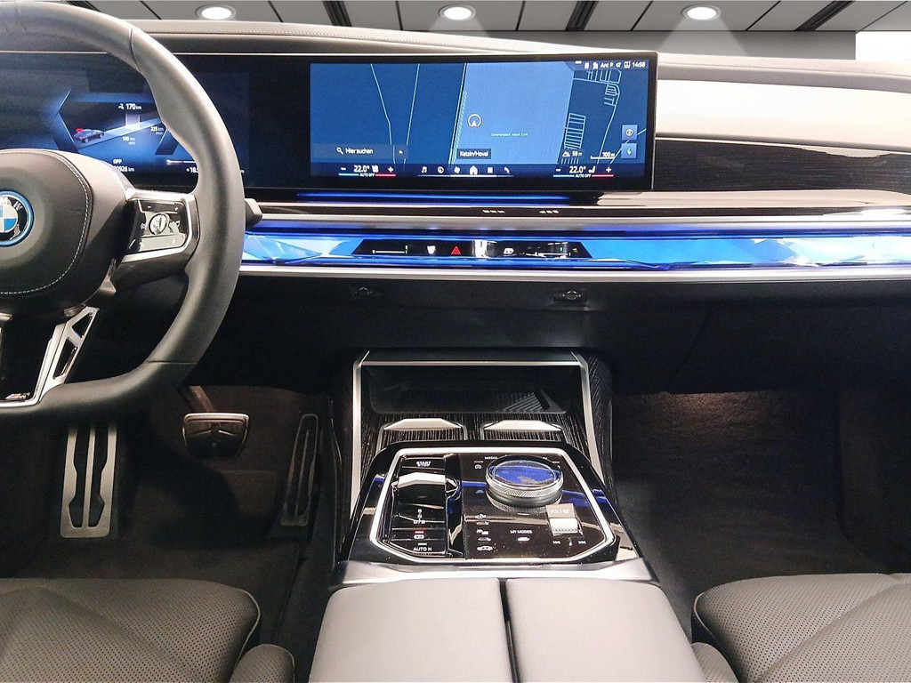 BMW i7