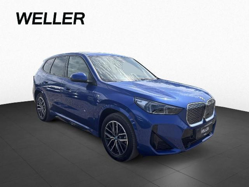 BMW iX1