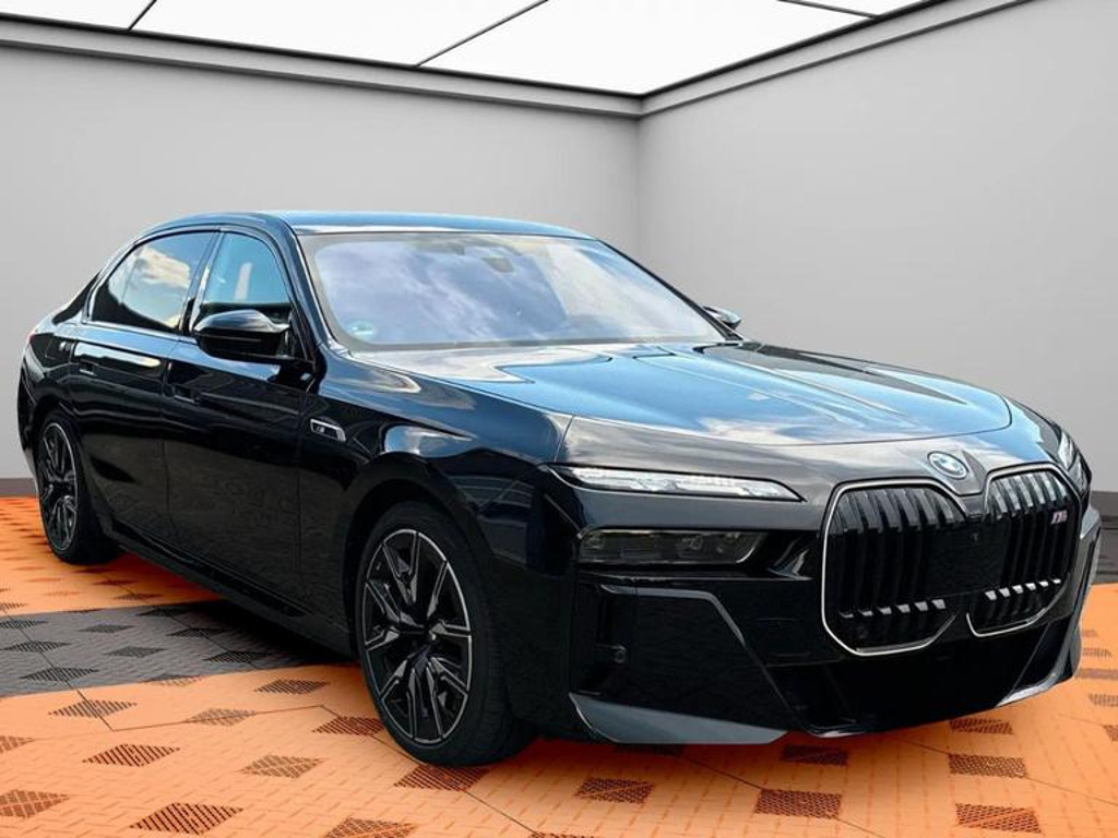 BMW i7