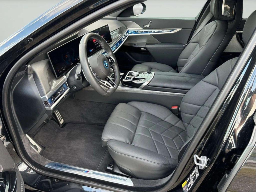BMW i7