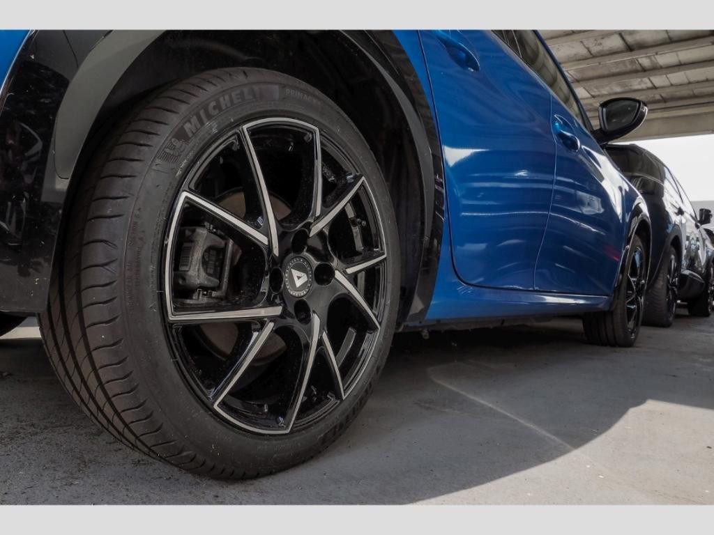 Peugeot e-208