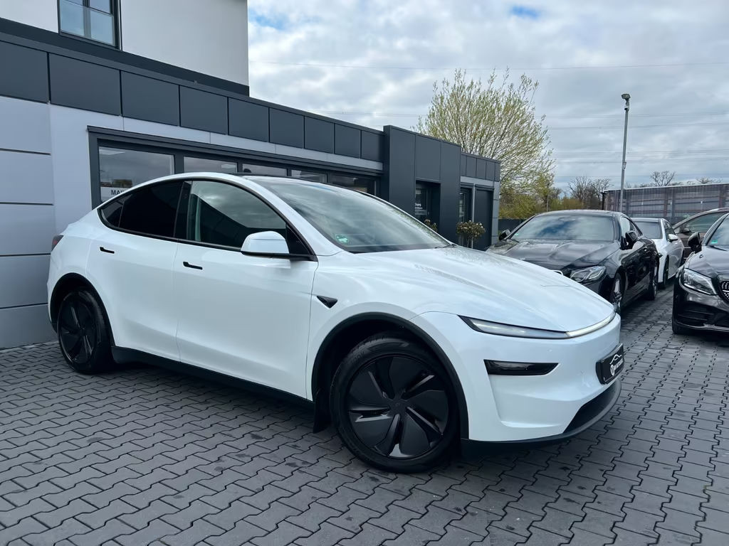 Tesla Model Y Standard Range