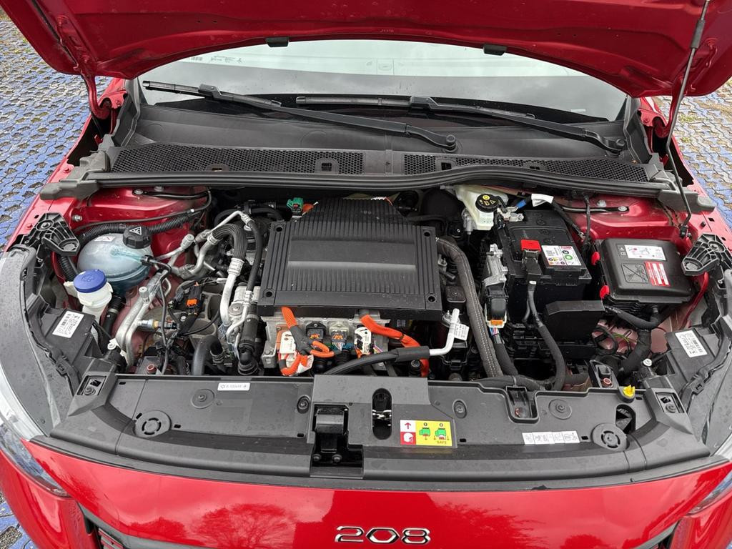 Peugeot e-208