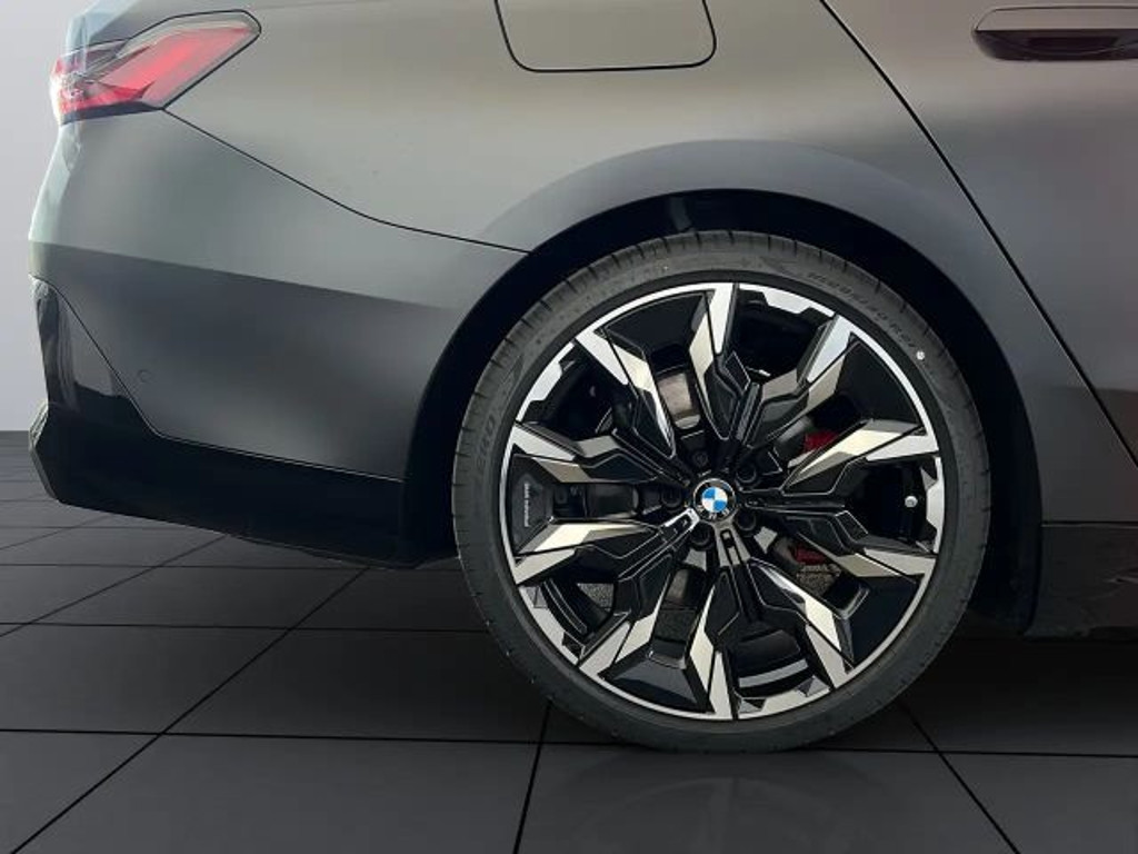 BMW i5 xDrive40 M-Pro AUTOBAHNASSIST B&W Sitzbelüft.