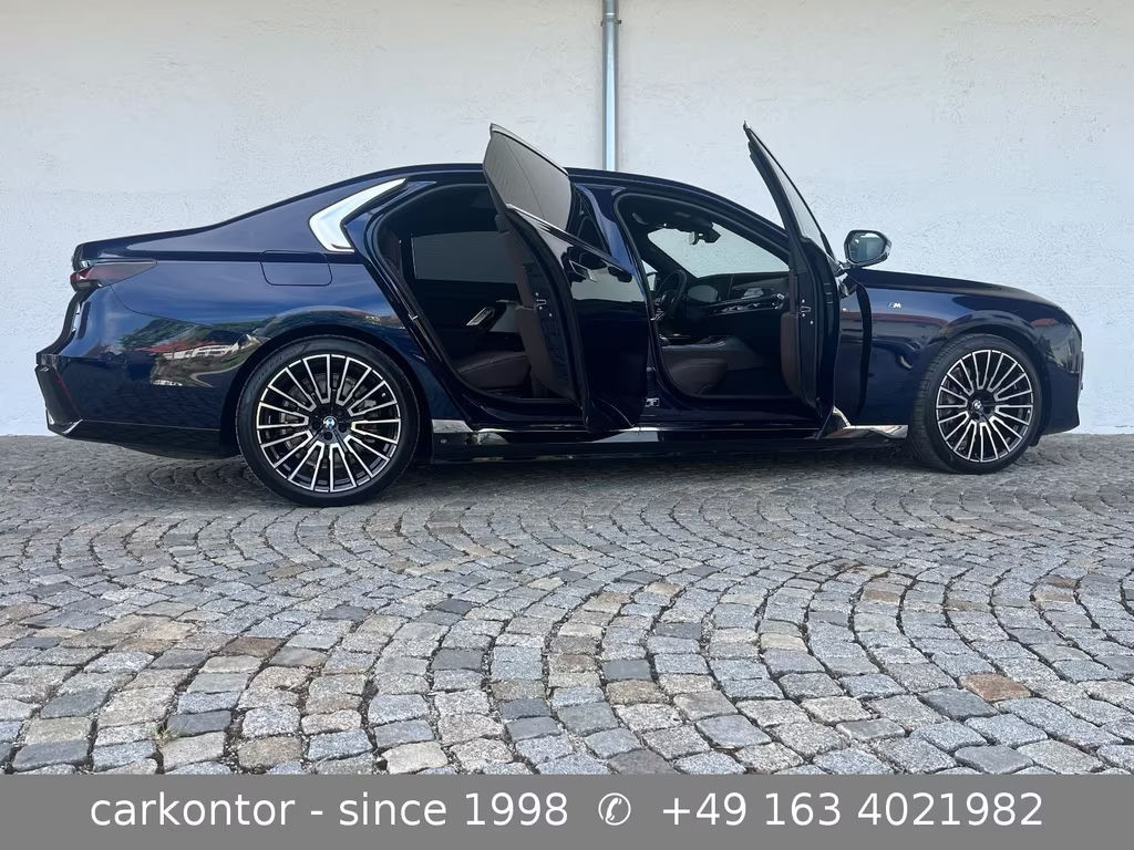 BMW i7