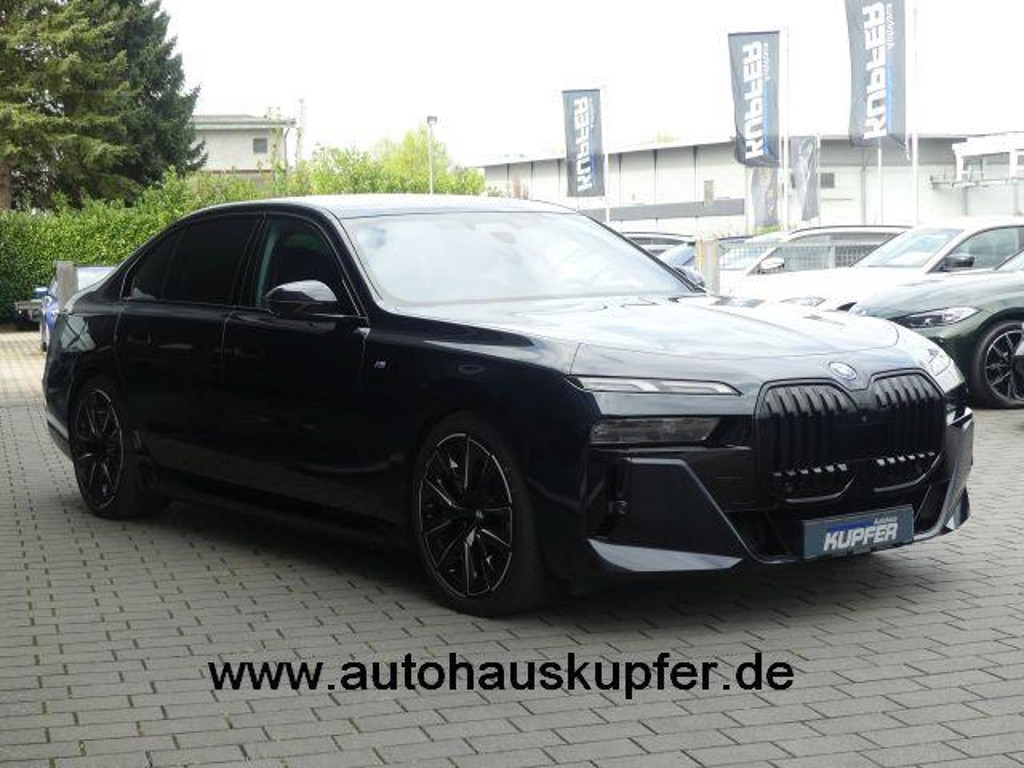 BMW i7
