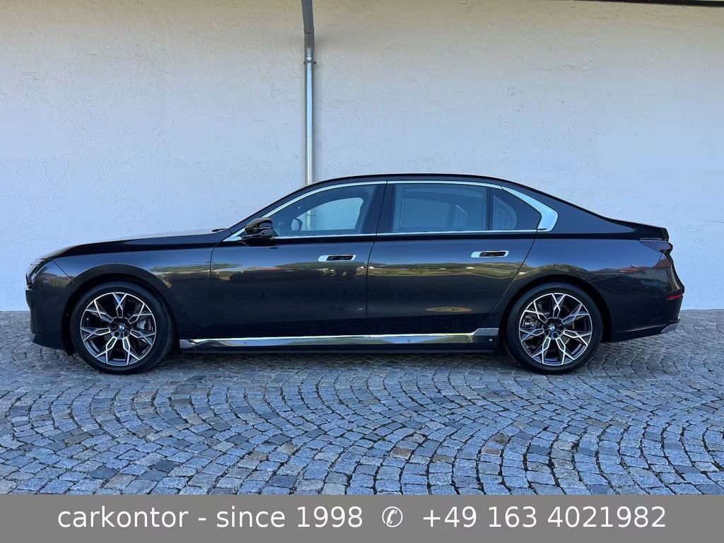 BMW i7 xDrive Sedan