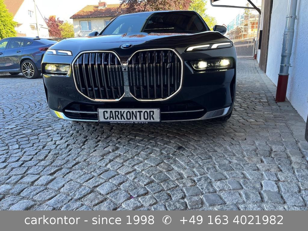 BMW i7