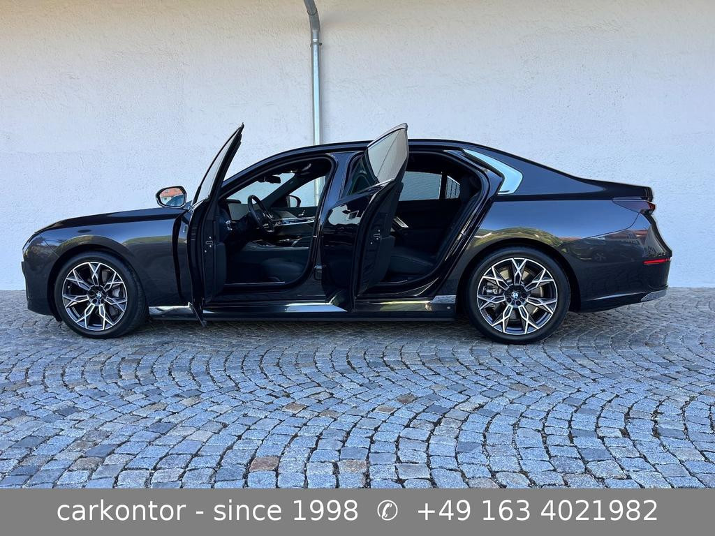 BMW i7