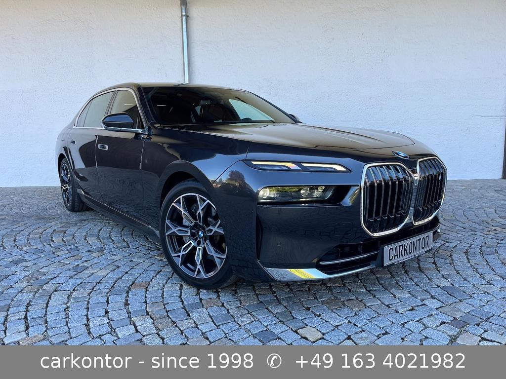 BMW i7