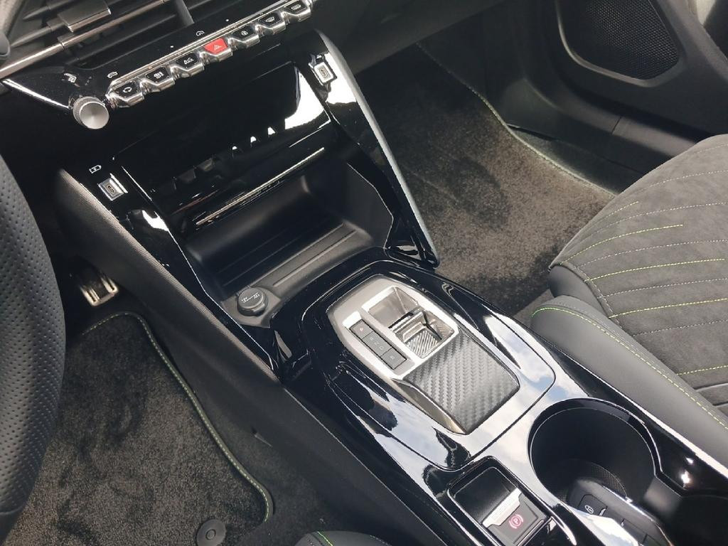 Peugeot e-2008