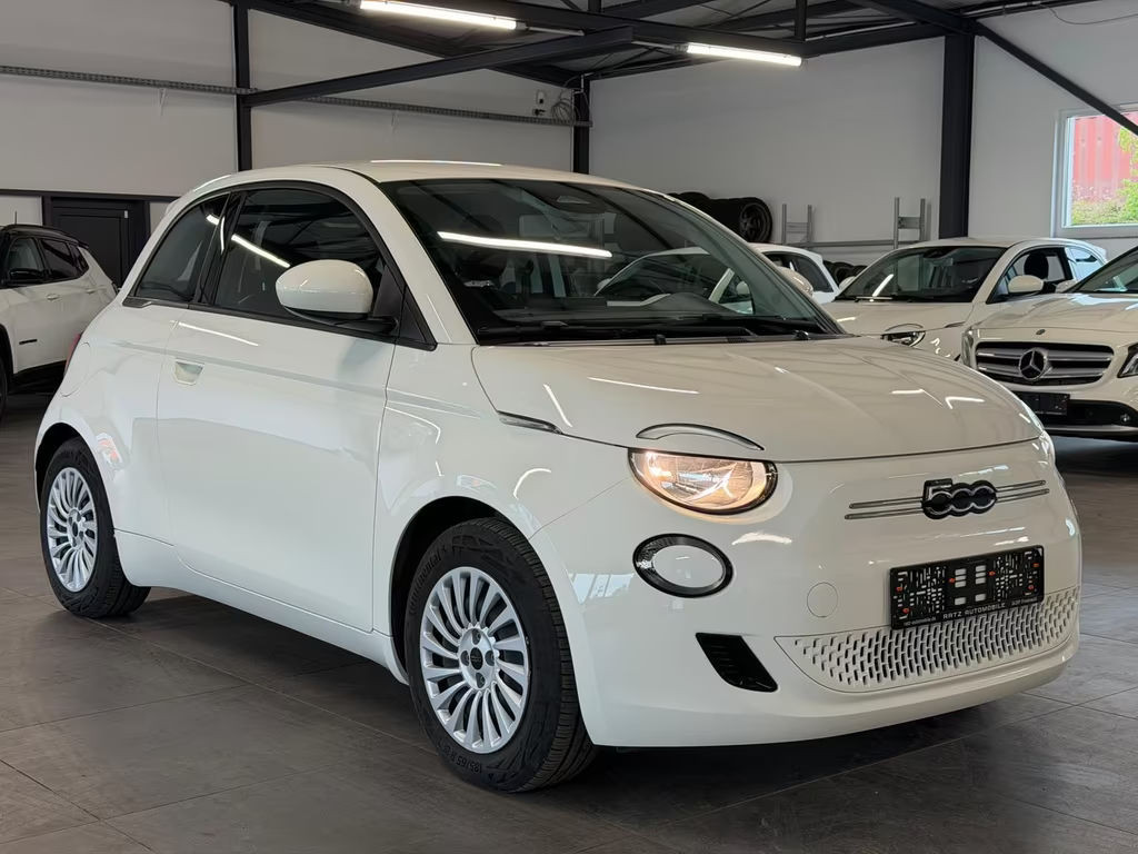 Fiat 500e 11KW+CARPLAY+TEMP+SPUR.ASS+STAND.HZ+NAVI+