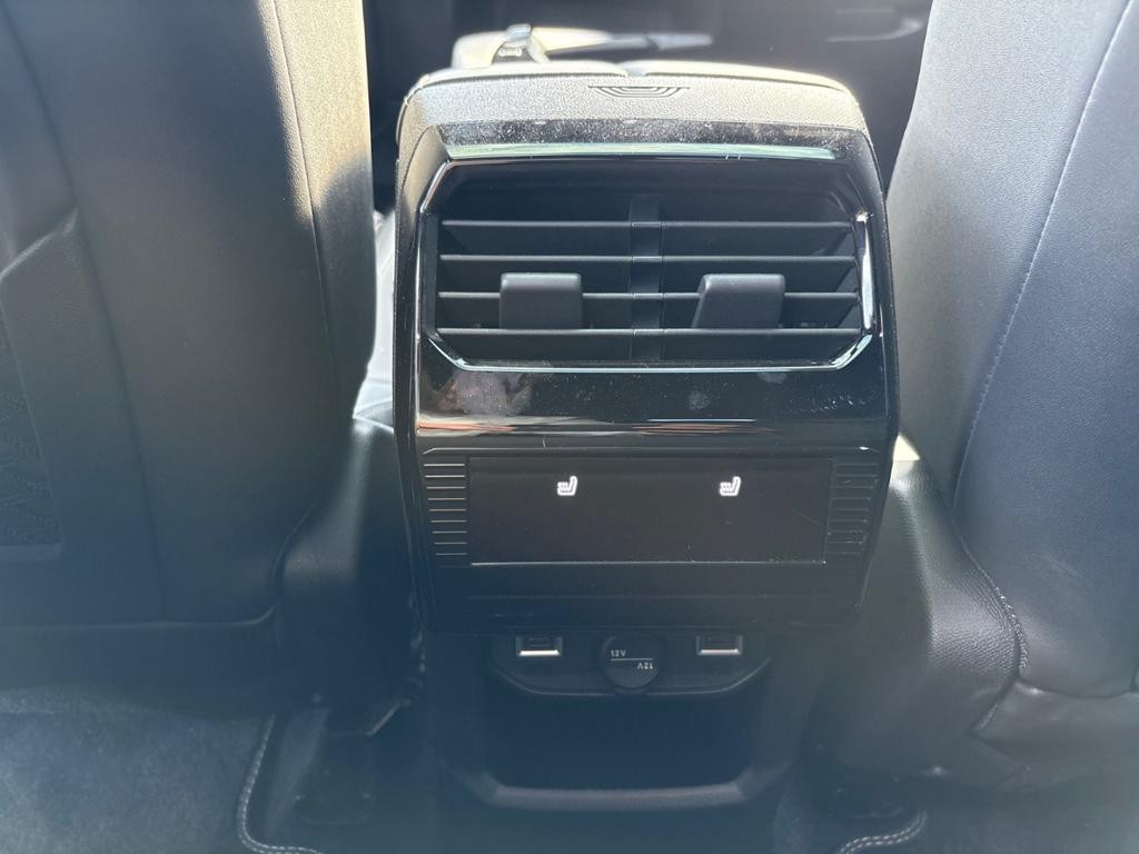 Peugeot E-3008