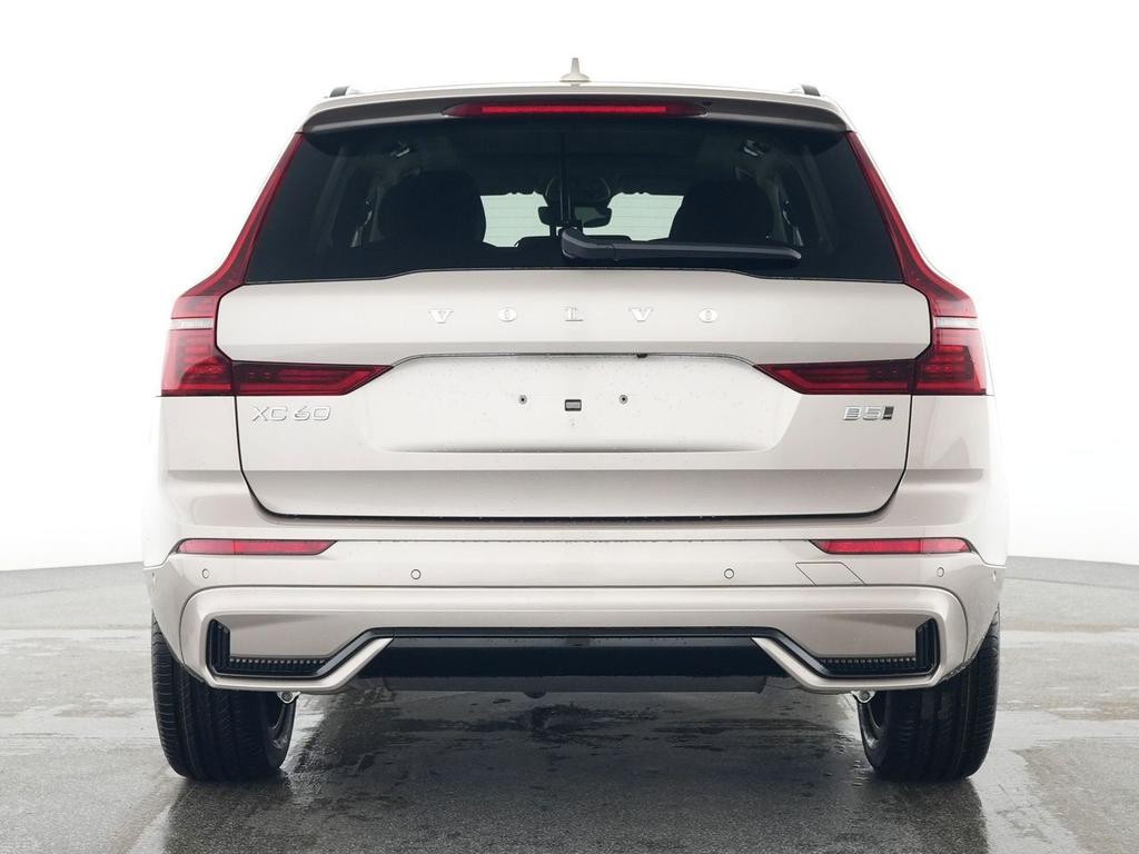 Volvo XC60 AWD Plus Dark