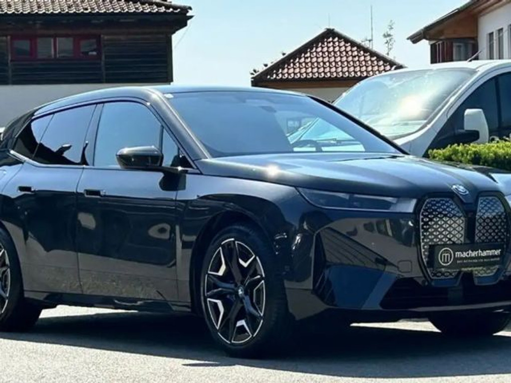 BMW iX