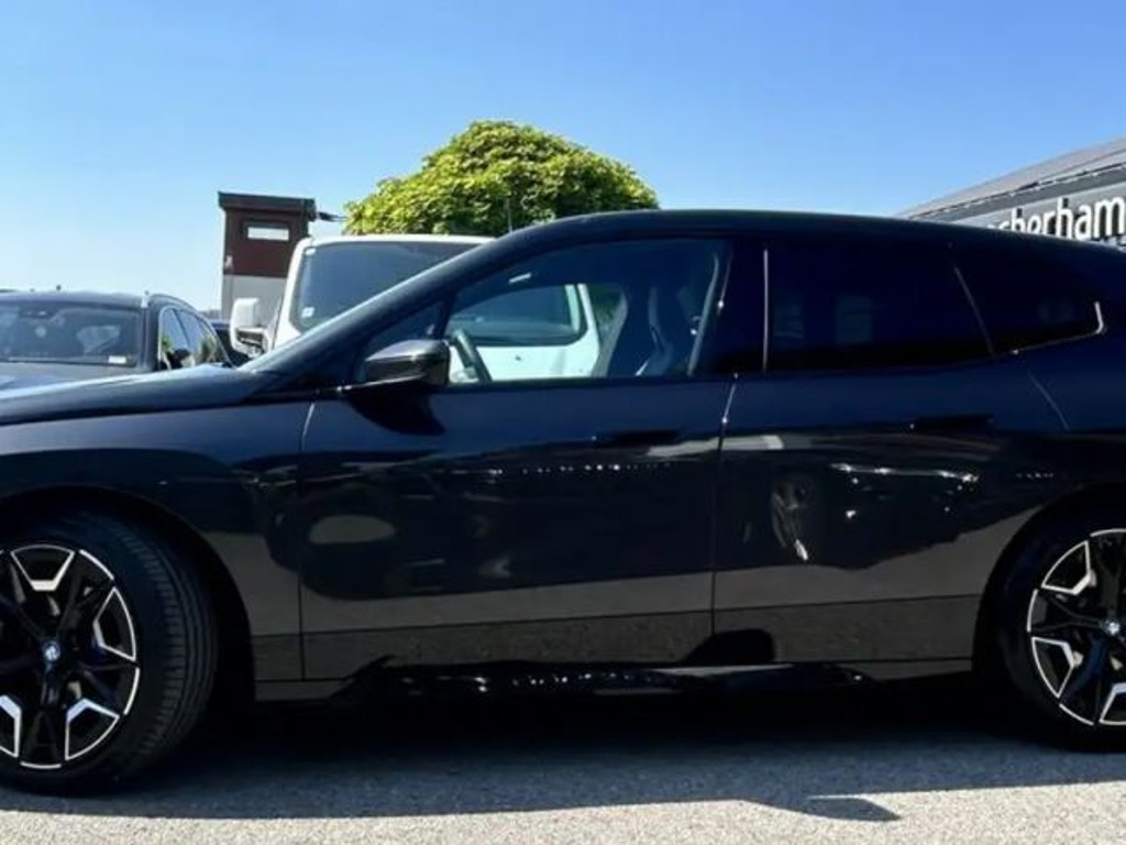 BMW iX