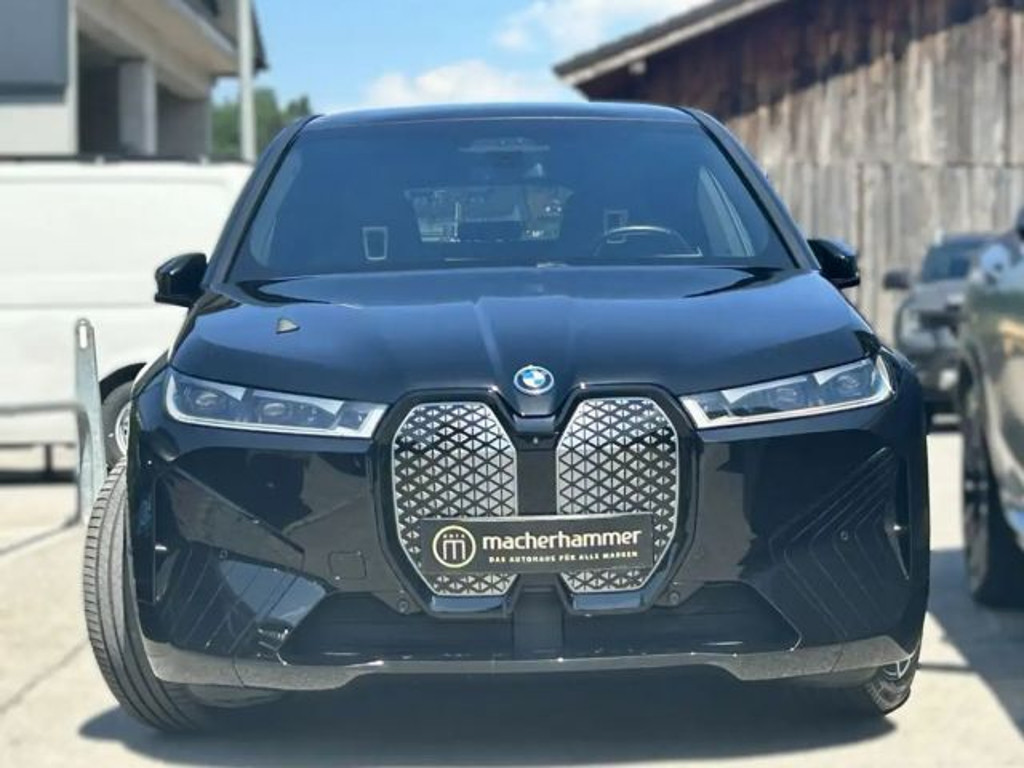 BMW iX
