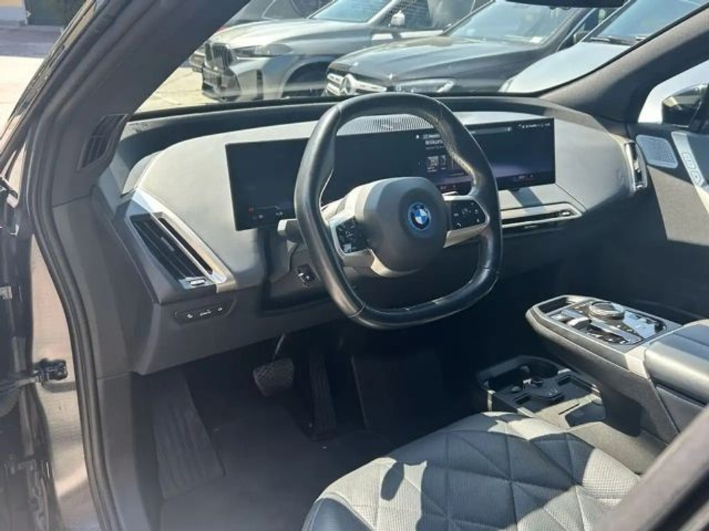 BMW iX
