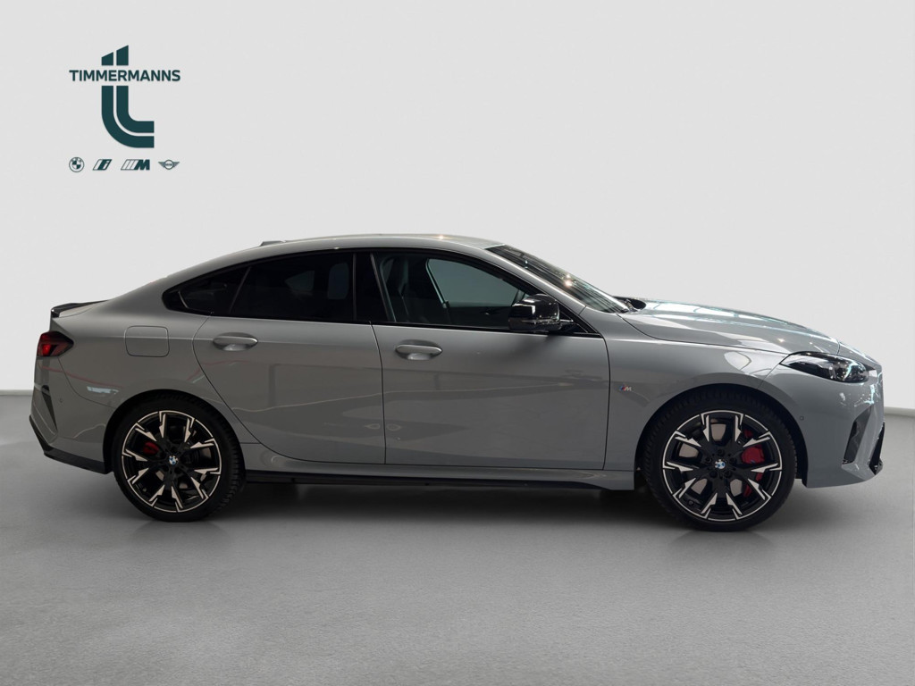 BMW M235