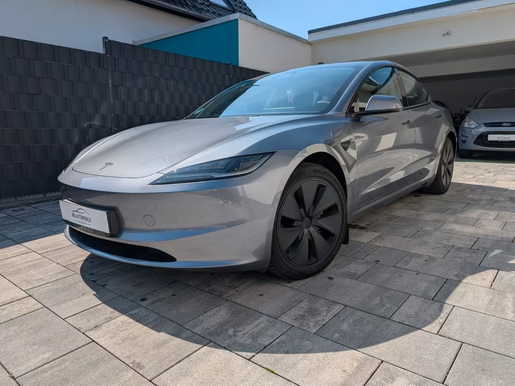 Tesla Model 3 RWD