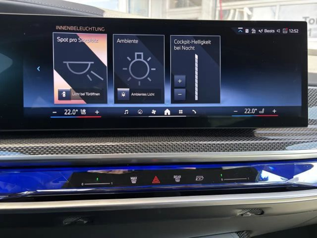 BMW i7
