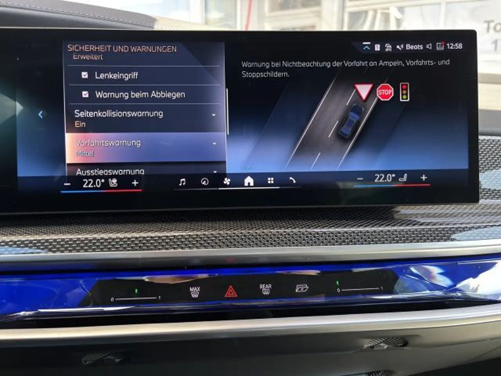 BMW i7