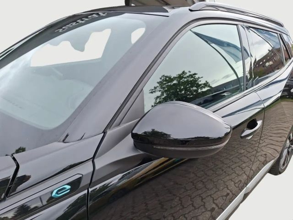 Peugeot e-2008
