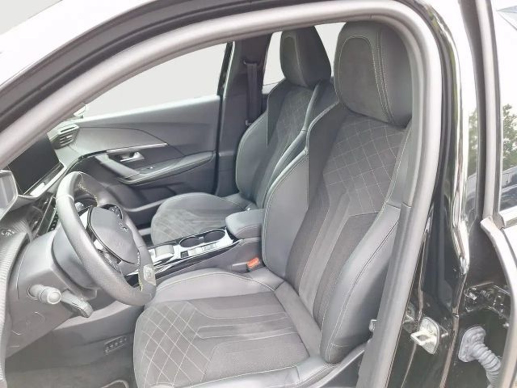 Peugeot e-2008