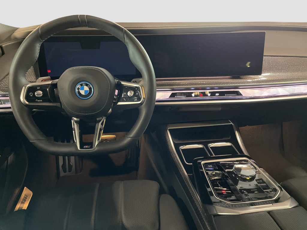 BMW i7
