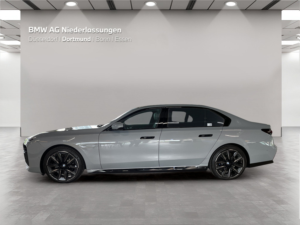 BMW i7