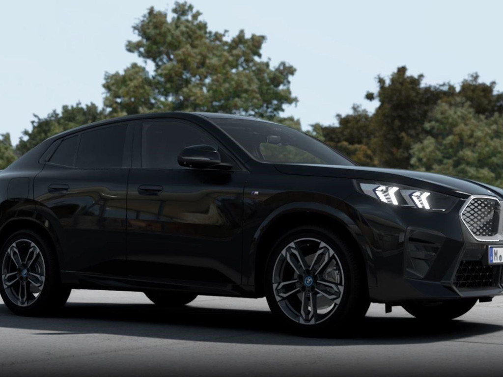BMW iX2 xDrive30