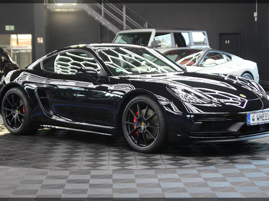 Porsche Cayman GTS 4