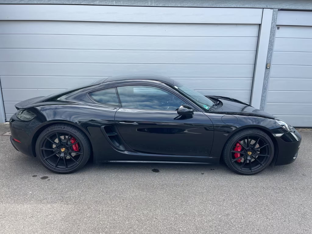 Porsche Cayman GTS 4