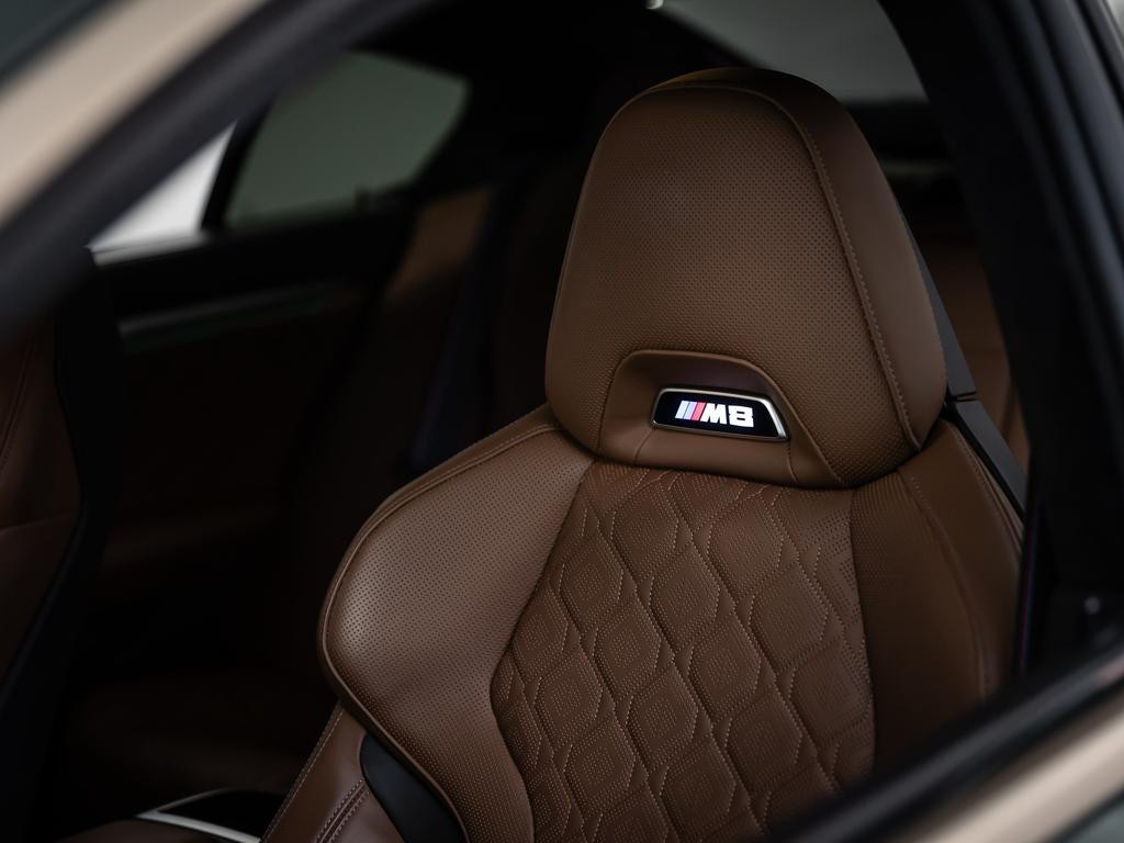 BMW M8