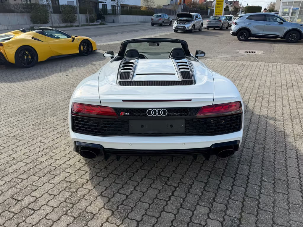 Audi R8