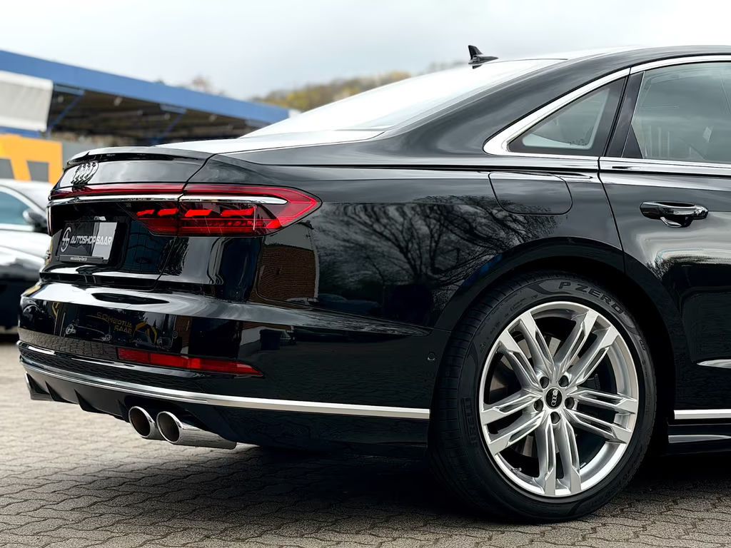 Audi S8