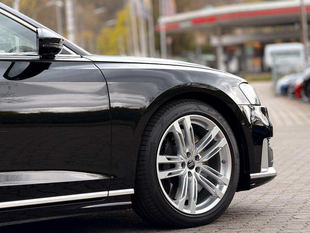 Audi S8