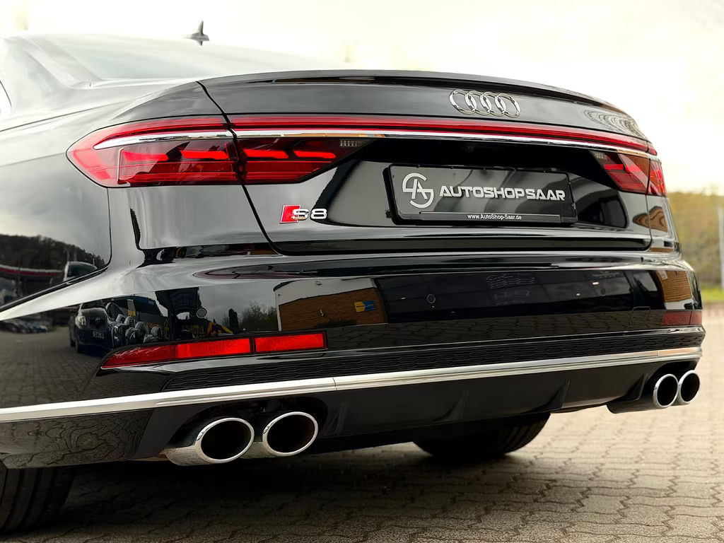 Audi S8