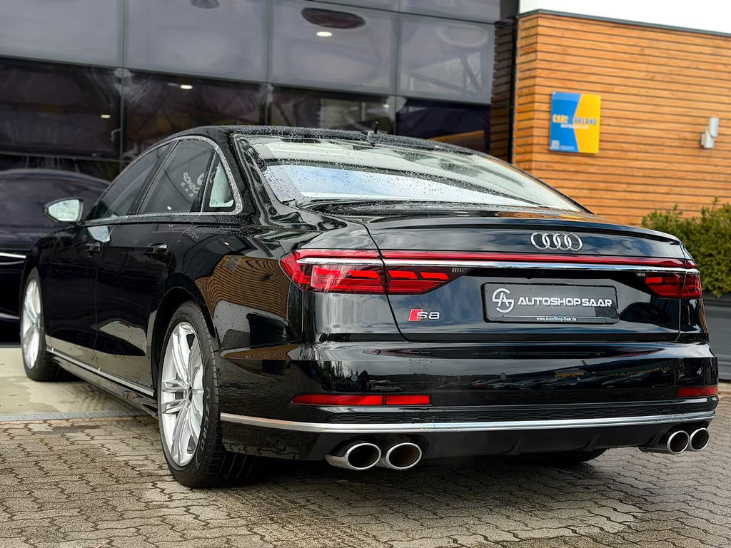 Audi S8