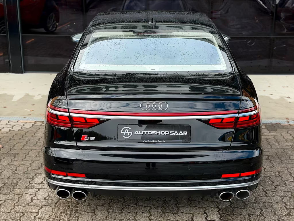 Audi S8