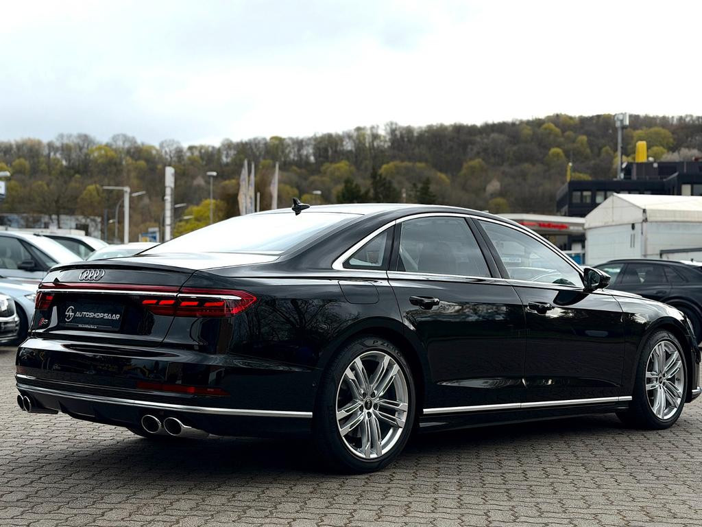 Audi S8