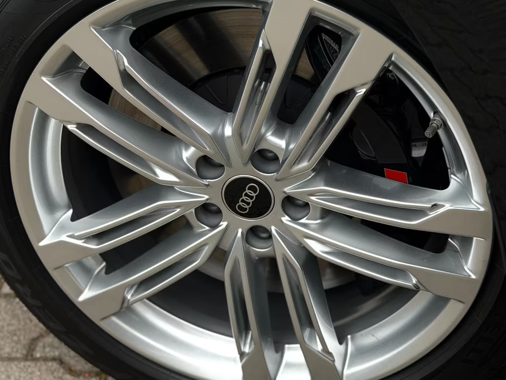 Audi S8