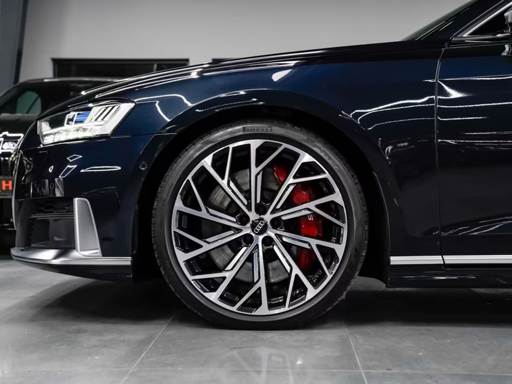 Audi S8