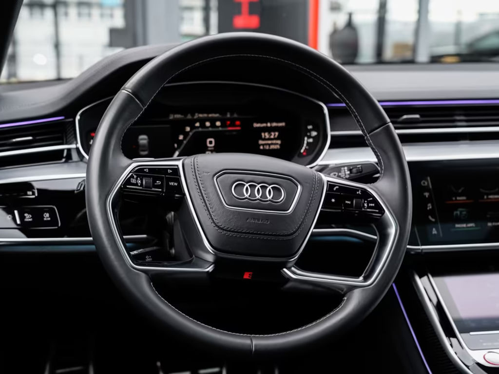 Audi S8