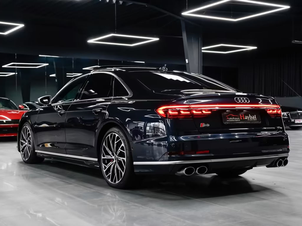 Audi S8