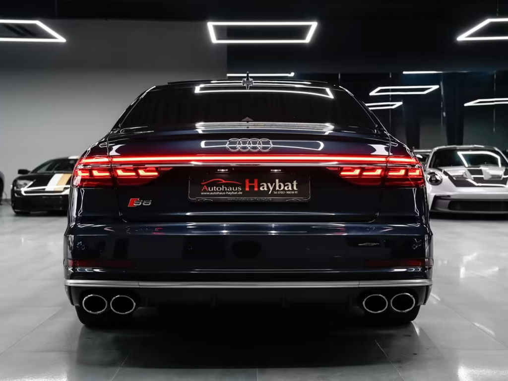 Audi S8