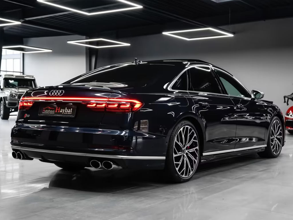 Audi S8